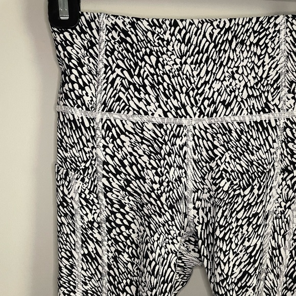 Athleta Ultimate Stash II Textured 7/8 Tight - Picture 5 of 13